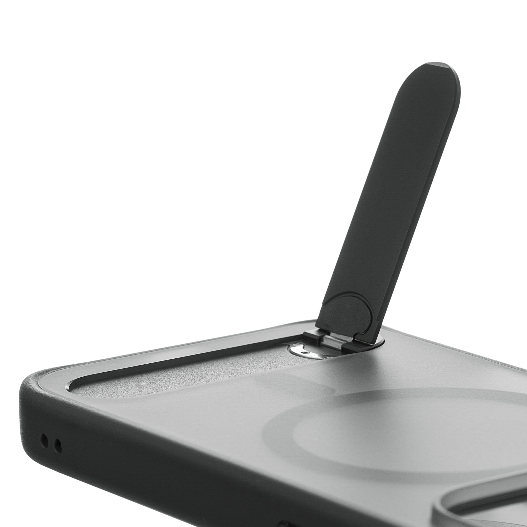 На фото изображено Чехол защитный uBear Stand 360° Mag Case для iPhone Air, черный